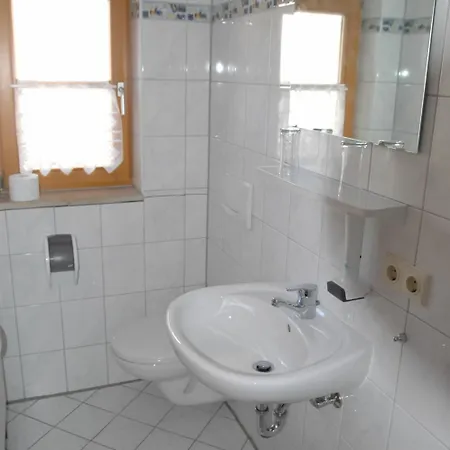 Πανσιόν Tiroler Landgasthaus Besenkammerl 3*