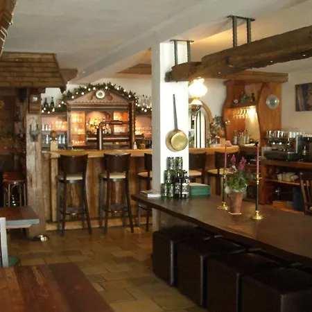 Penzion Tiroler Landgasthaus Besenkammerl 3*