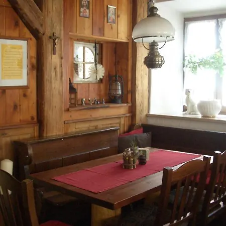Tiroler Landgasthaus Besenkammerl 3*