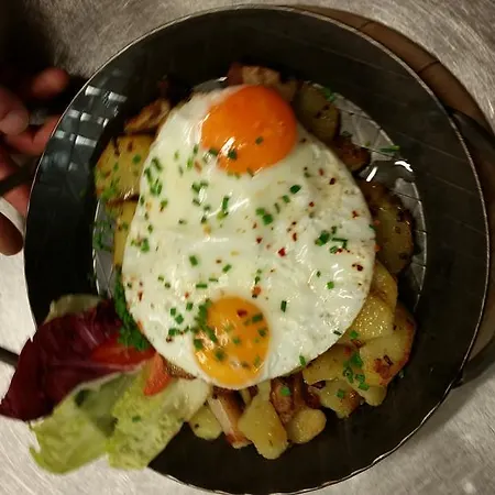 Penzion Tiroler Landgasthaus Besenkammerl 3*