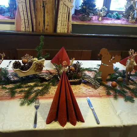 Tiroler Landgasthaus Besenkammerl Penzion 3*