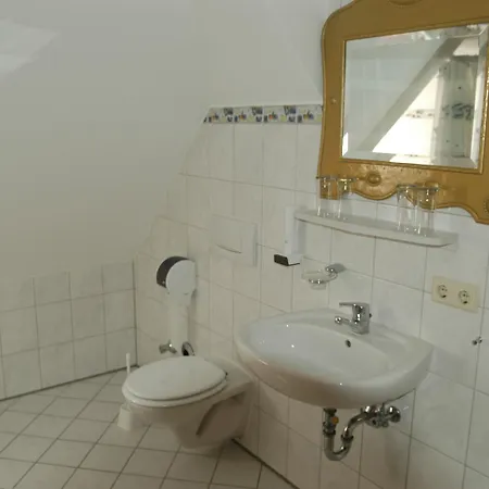 Tiroler Landgasthaus Besenkammerl Guest house 3*