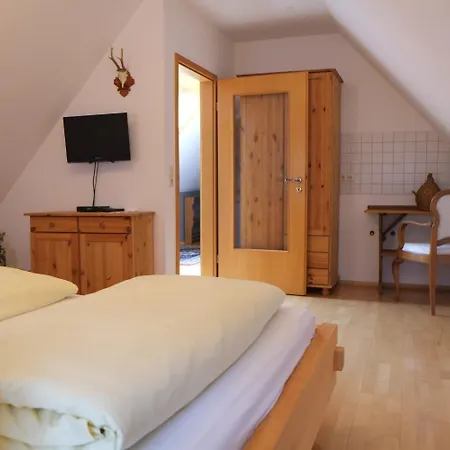 Tiroler Landgasthaus Besenkammerl 3*